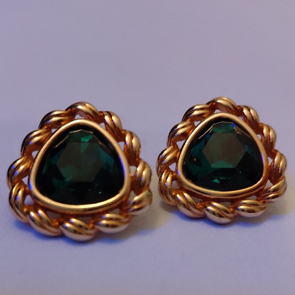 Swarovski Green Emerald Crystal Glass Triangle Gold Stud Vintage Earrings - Picture 2 of 6